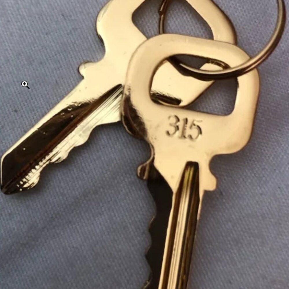 ❤️🦄 Authentic Louis Vuitton Gold Lock & Key Matching Set (#315) - Picture 2 of 2